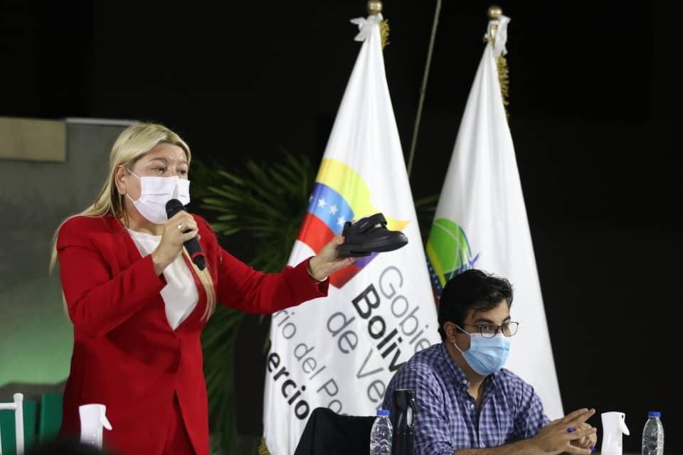 Eneida Laya: Ministerio de Comercio verificará inventario de empresas productoras de útiles escolares