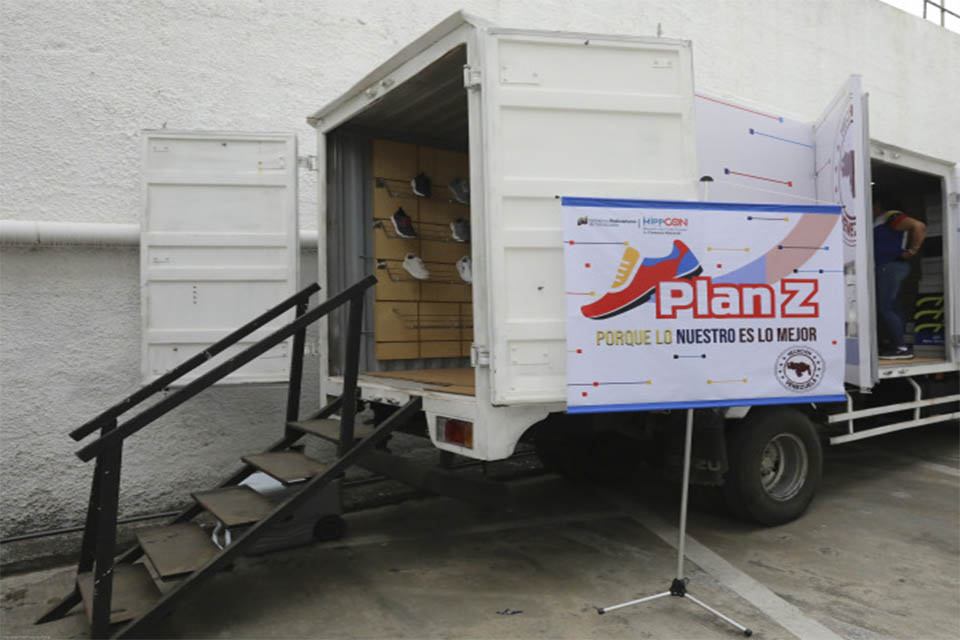 Tienda móvil del Plan Z fue instalada en Miraflores