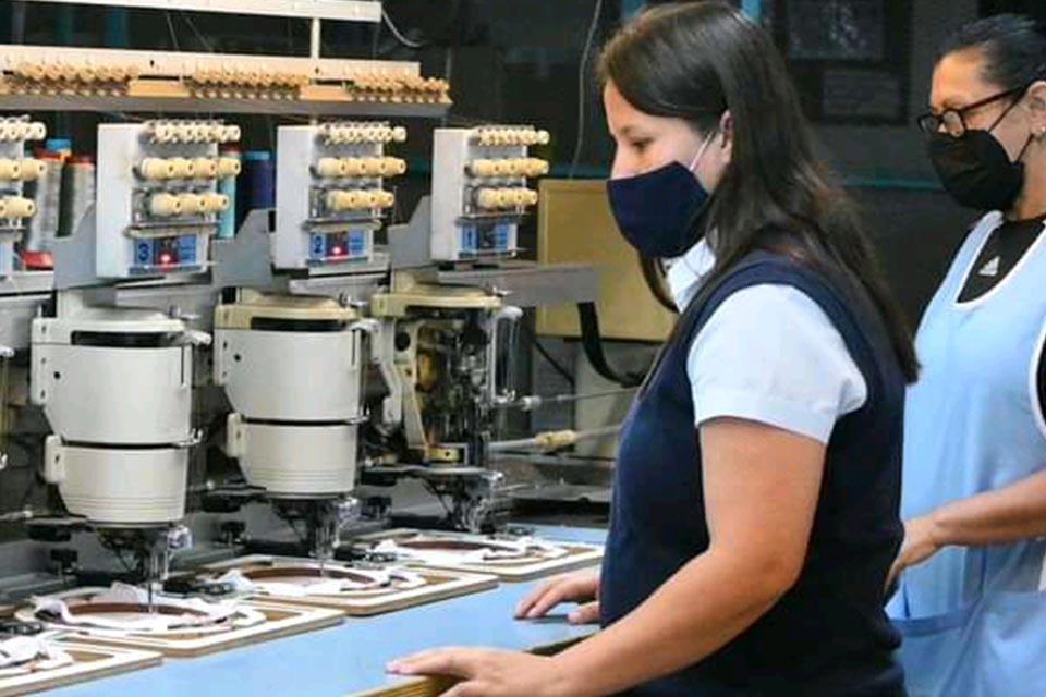 Viceministro Jover: Piezas textiles del Plan Escolar 2021-2022 cumplen con estándares de calidad